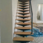 Escalier droit en acier et bois fait sur-mesure